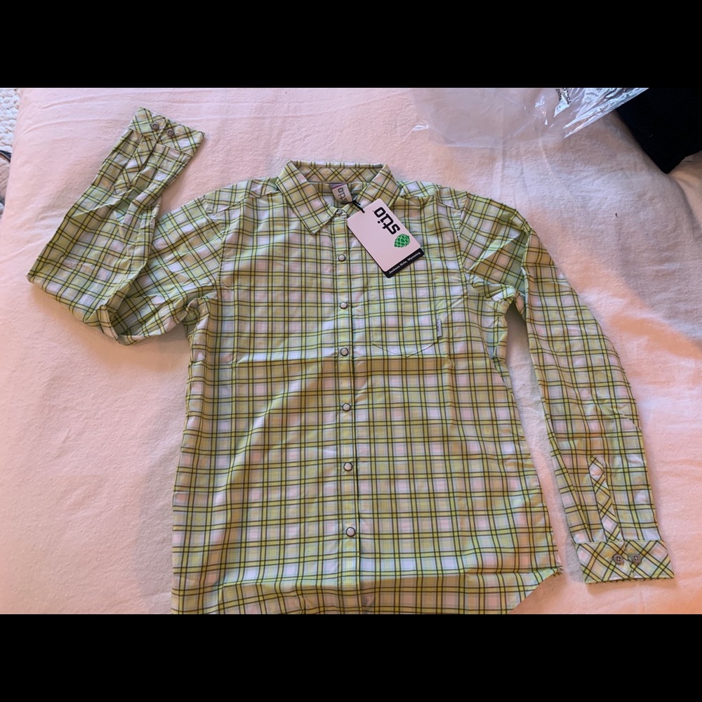 Stio snap front shirt NWT size Medium